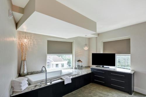Hilton Garden Inn Raleigh/Crabtree Valley - image 32