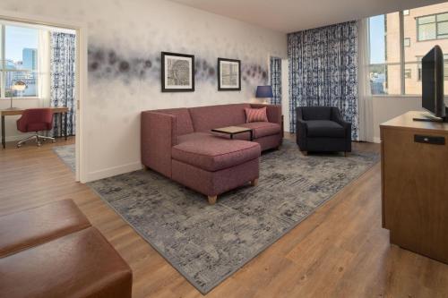 1 king bed, 1 sofa bed
