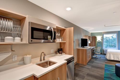 Home2 Suites By Hilton Tampa USF Near Busch Gardens - image 29