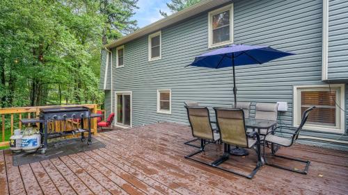 Double Diamond Lodge by AvantStay Group Escape w Firepit Patio Activities in Lake Harmony, USA