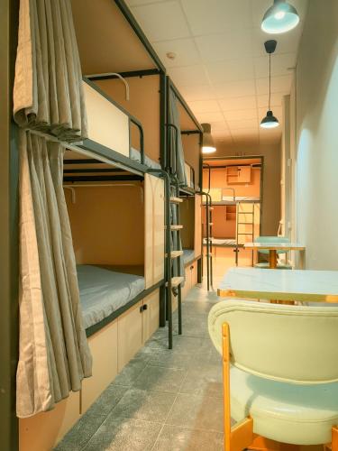 room detail thumbnail 2