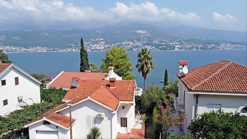 Charming Little House - Private Parking & Beach Nearby