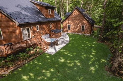 Knobby & Nice Retreat with hot tub, firepit, pool
