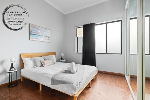 Relaxing Double Room in Belmore - Convenient Stay Near Shops - Shared Bathroom in Marrickville