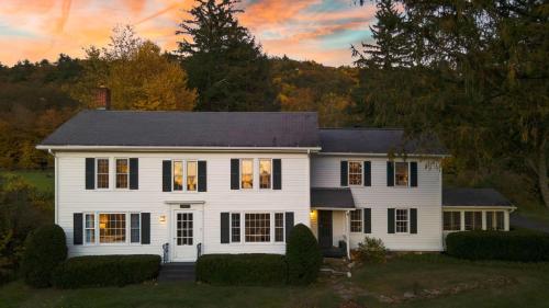 Whitney by AvantStay Private Berkshires Estate in Sheffield, USA