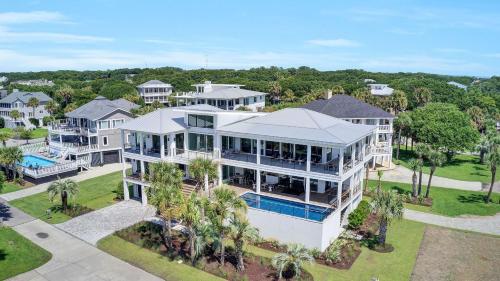 Coastal Harmony by AvantStay Oceanfront Private Pool View in Isle of Palms, USA