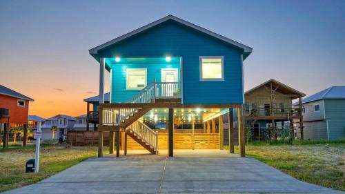 Blutopia by AvantStay Outdoor Lounge w Bar in Port Aransas, USA