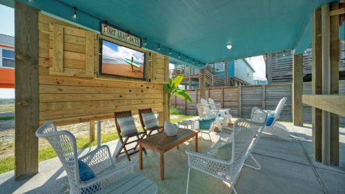 Blutopia by AvantStay Outdoor Lounge w Bar in Port Aransas, USA
