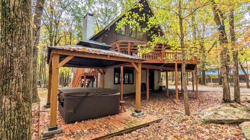 Grateful Escape AvantStay Hot Tub Sauna Deck Firepit Beach Access in Lake Harmony, USA