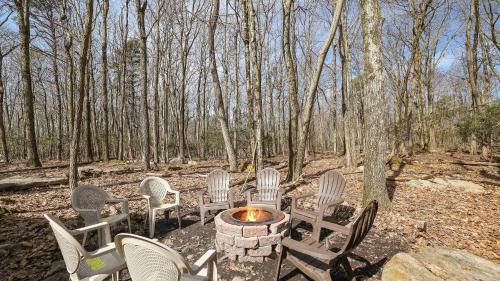 Grateful Escape AvantStay Hot Tub Sauna Deck Firepit Beach Access in Lake Harmony, USA