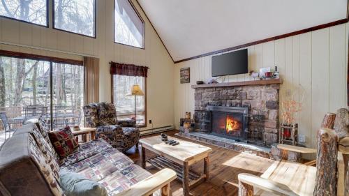 Grateful Escape AvantStay Hot Tub Sauna Deck Firepit Beach Access in Lake Harmony, USA