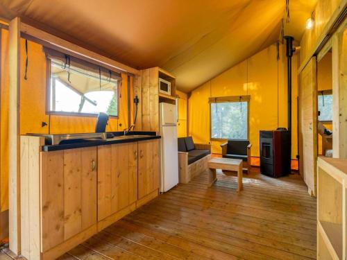 virtuve, Glamping Stay in the Ardennes in Signy-l'Abbaye