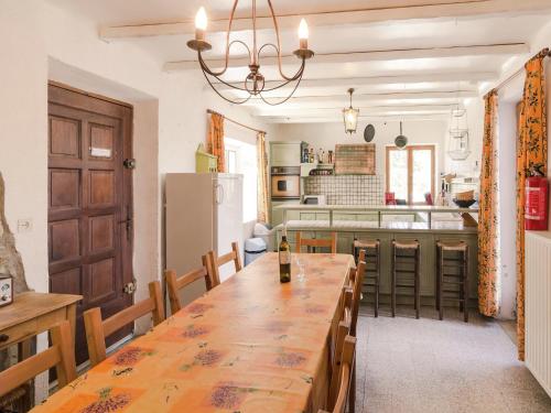 Iekārtas, Child-friendly villa with pool in Salazac
