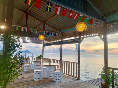 BIHING ANGAN water chalets in センポルナ