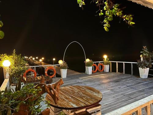 BIHING ANGAN water chalets in センポルナ