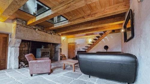 Echoes, Art House - Stay in Vassiviere in Faux-la-Montagne