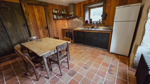 Echoes, Art House - Stay in Vassiviere in Faux-la-Montagne