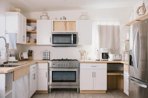 Kitchen, West Coast Life 4BR 3BA Centrally located in Otay