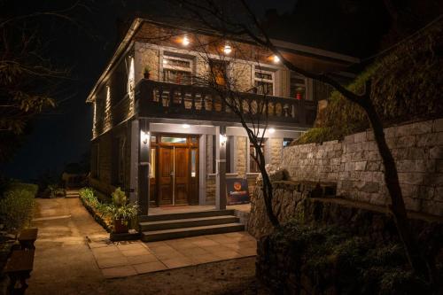 Trippers CastleWoods – khách sạn tại West Point