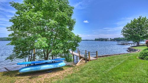 Azalea Retreat- The Lodge by AvantStay Best View in Lake Norman of Catawba, USA