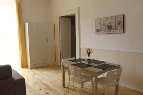 B&B La Torretta Chiaia - image 4