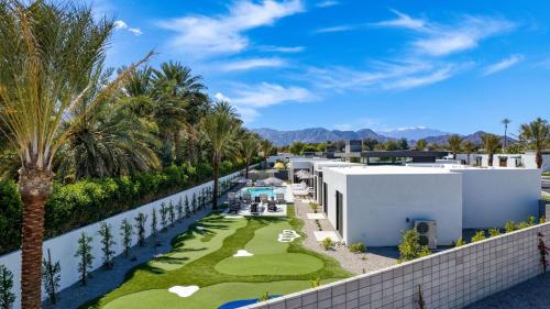 Polo Villa Aura 2 Homes Pickleball Putting Green Sleeps 32 in La Quinta, USA