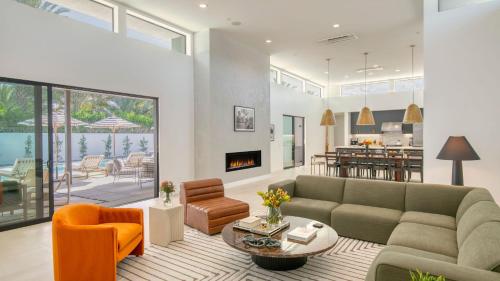Polo Villa Aura 2 Homes Pickleball Putting Green Sleeps 32 in La Quinta, USA