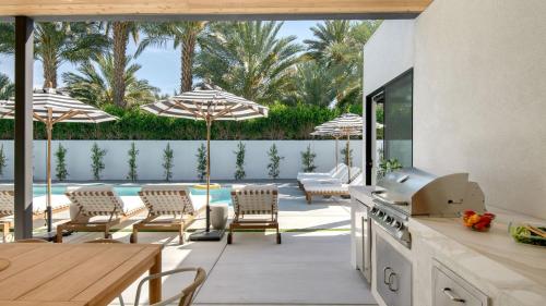 Polo Villa Aura 2 Homes Pickleball Putting Green Sleeps 32 in La Quinta, USA