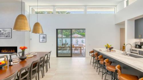 Polo Villa Aura 2 Homes Pickleball Putting Green Sleeps 32 in La Quinta, USA