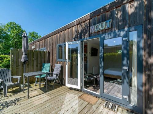 ระเบียง/ชานเรือน, Holiday Home near Dutch Beach with Pool in ชาเก้น
