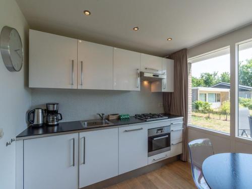 Kuchnia, Bungalow in Callantsoog near Sandy Beaches in Callantsoog