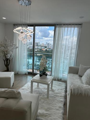 Apartamento con vista mar y la ciudad La Gloria Malecón Santo Domingo - image 4