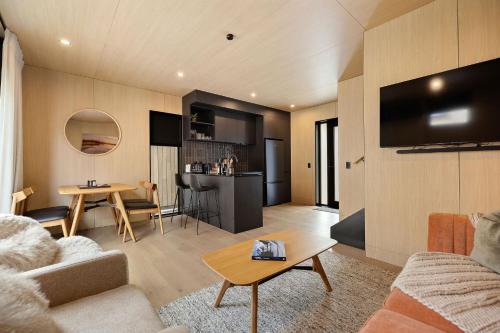 Aurora Five Mile Villa Queenstown - with parking - image 4