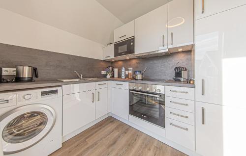 Kitchen, Awesome Apartment In Ostseeresort Olpenitz in Olpenitz