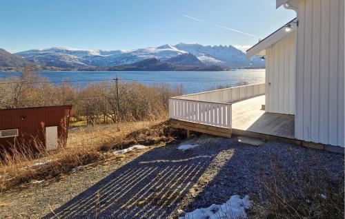 . 3 Bedroom Awesome Home In Sandhornøy