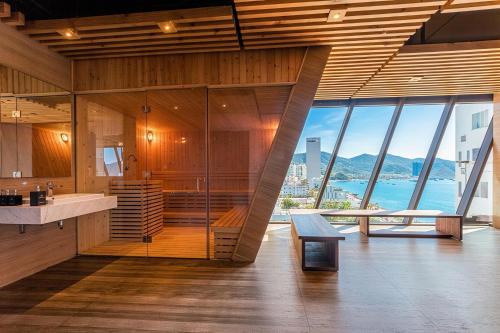 Chambre avec 2 lits, deluxe, vue partielle sur la mer, sauna
