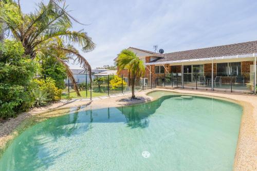 33 Gloucester St - Beautifully furnished house with stunning views and a pool - Port Stephens