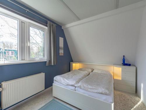  Holiday Home near Dutch Beach with Pool in Sint Maartensvlotbrug
