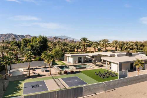 Gold @ Elemento49 - Pool Pickleball - Sleeps 18