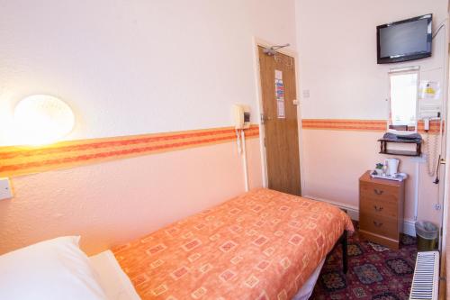 Brooklands Over 50's Only - image 9