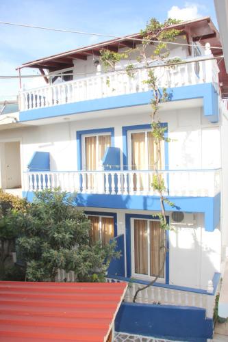 Nikos Studios Meltemi Family Suite Penthouse 1