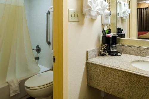 Rodeway Inn Vicksburg - image 23