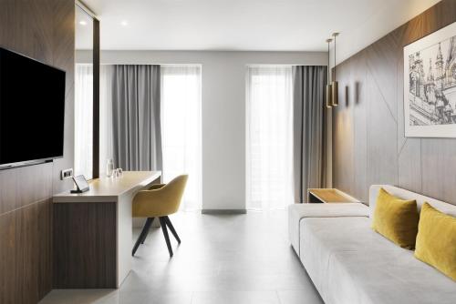 room detail thumbnail 1