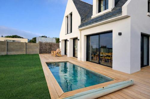Villa Cote Sauvage, au calme, piscine et vue mer