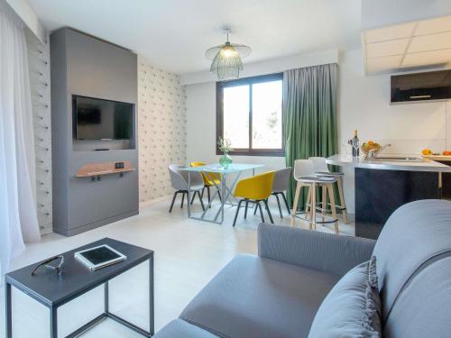 Apartment with two balconies