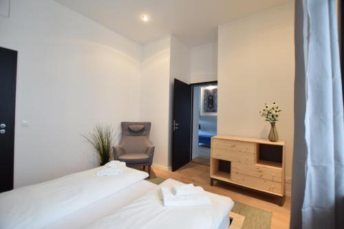 Luxury Apartment by Hi5 - Bajcsy Suite, Budapest (photo 9)