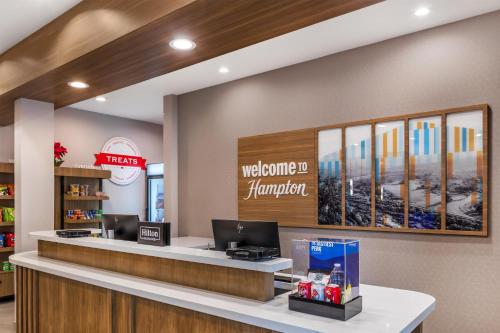 Hampton Inn & Suites Riverside/Corona East in Riverside, USA
