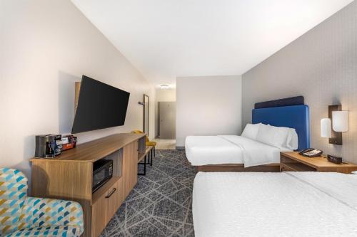 Hampton Inn & Suites Riverside/Corona East - image 44
