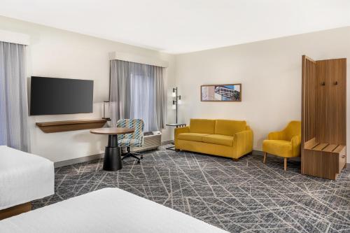 Hampton Inn & Suites Riverside/Corona East - image 19