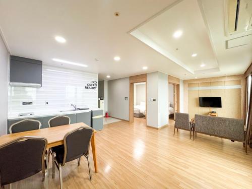 Eco Green Resort Room Type - Modern Suite